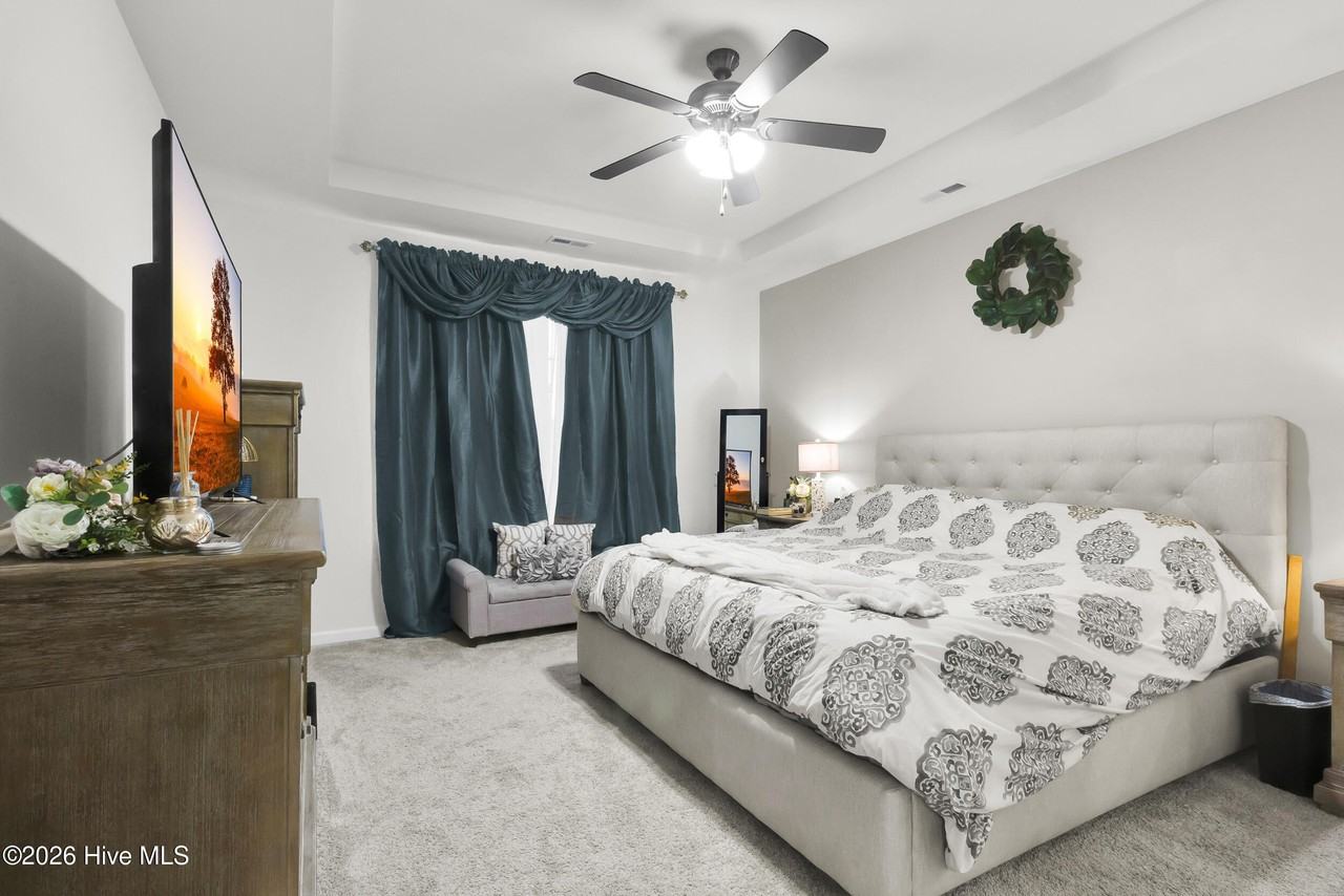 1011 Spivey Cir - Photo 5 of 39