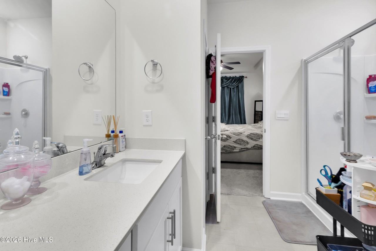 1011 Spivey Cir - Photo 7 of 39