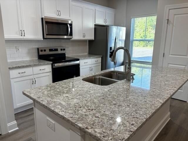 655 Caroline Ct - Photo 3 of 22