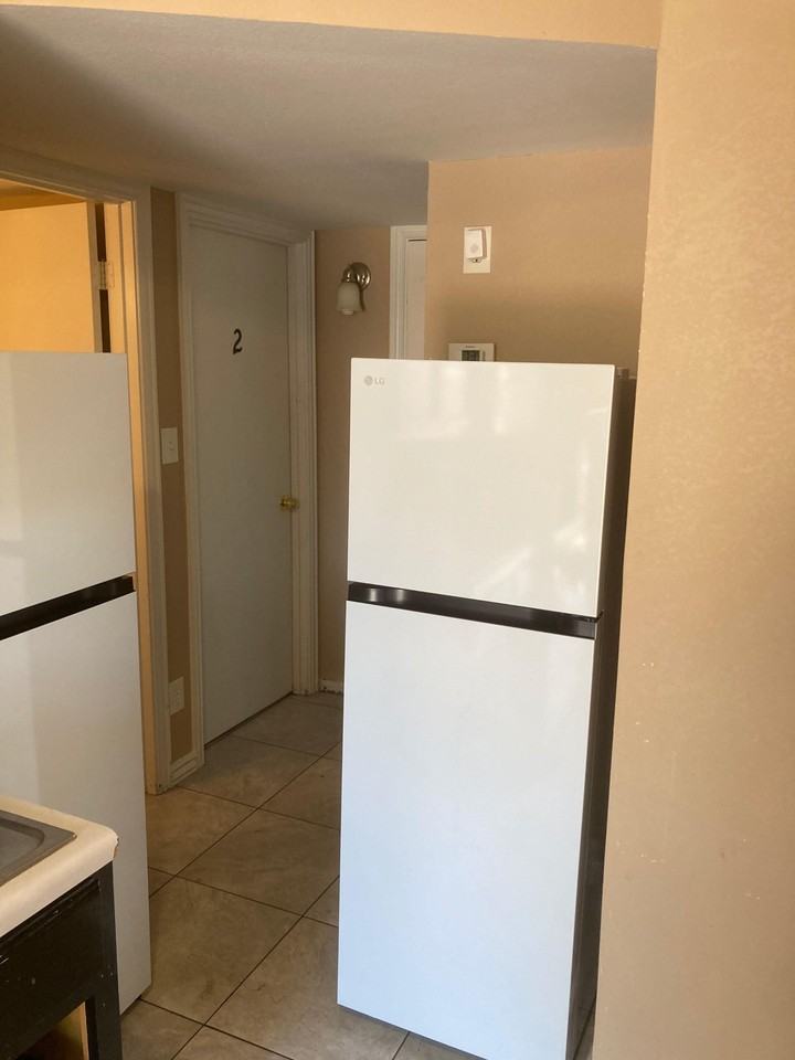 E Southgate Ave - Photo 4 of 7