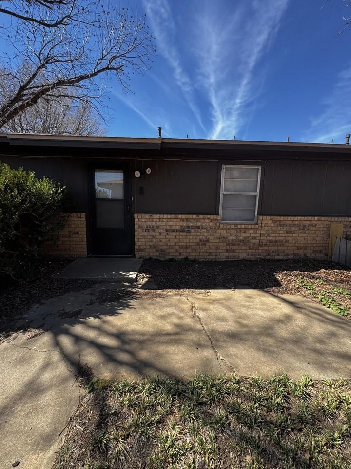 6113 37th St Apt B #Apt B