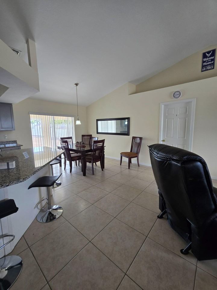 Nw 18th St - Photo 7 of 34