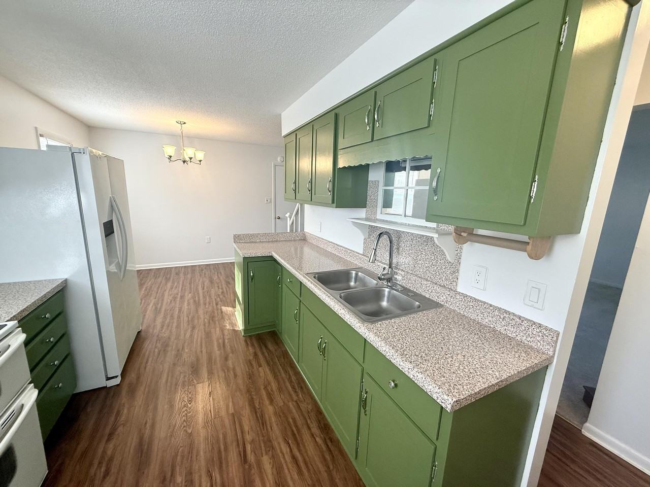 1405 Webb Ridge Rd - Photo 7 of 50