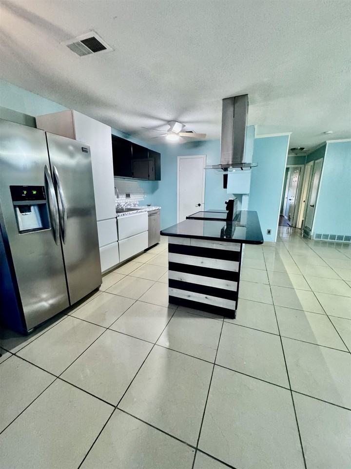 6963 - Photo 6 of 15