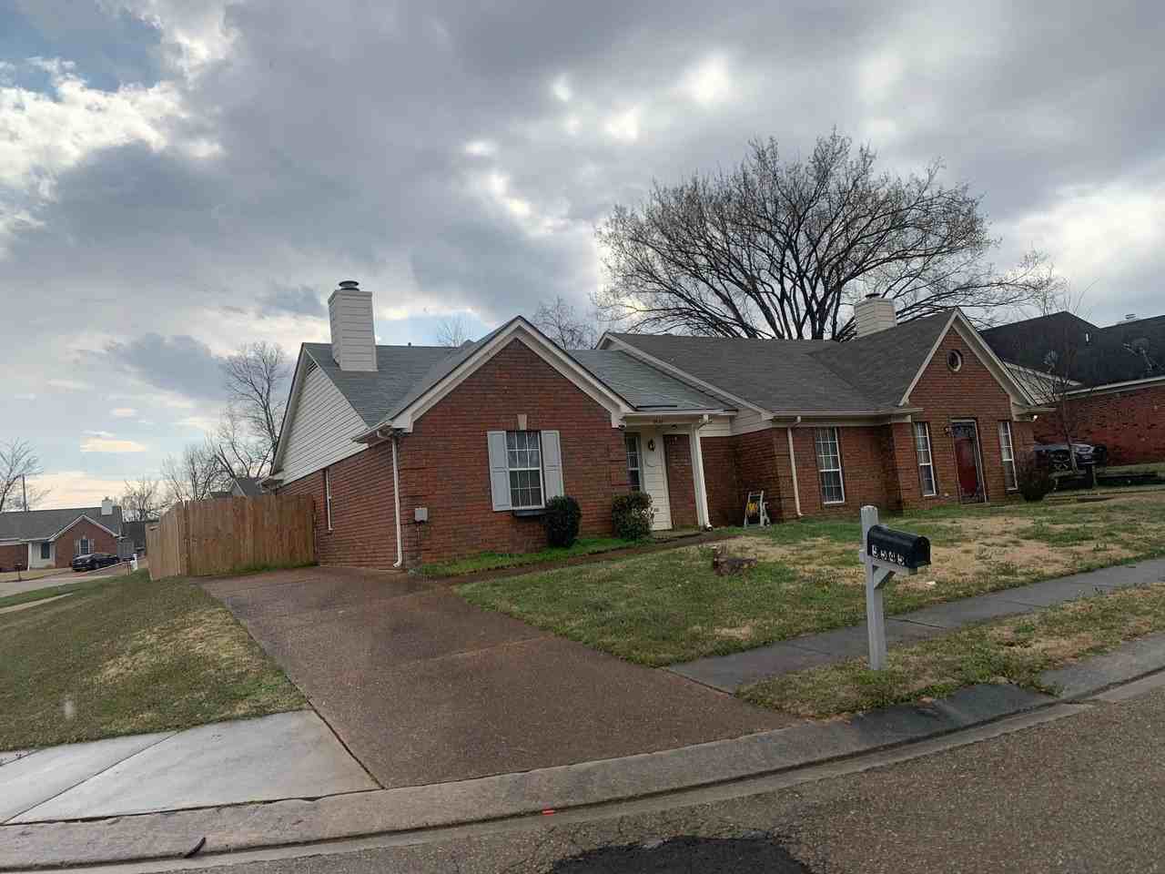 5545 Oak Branch Cir S - Photo 2 of 17