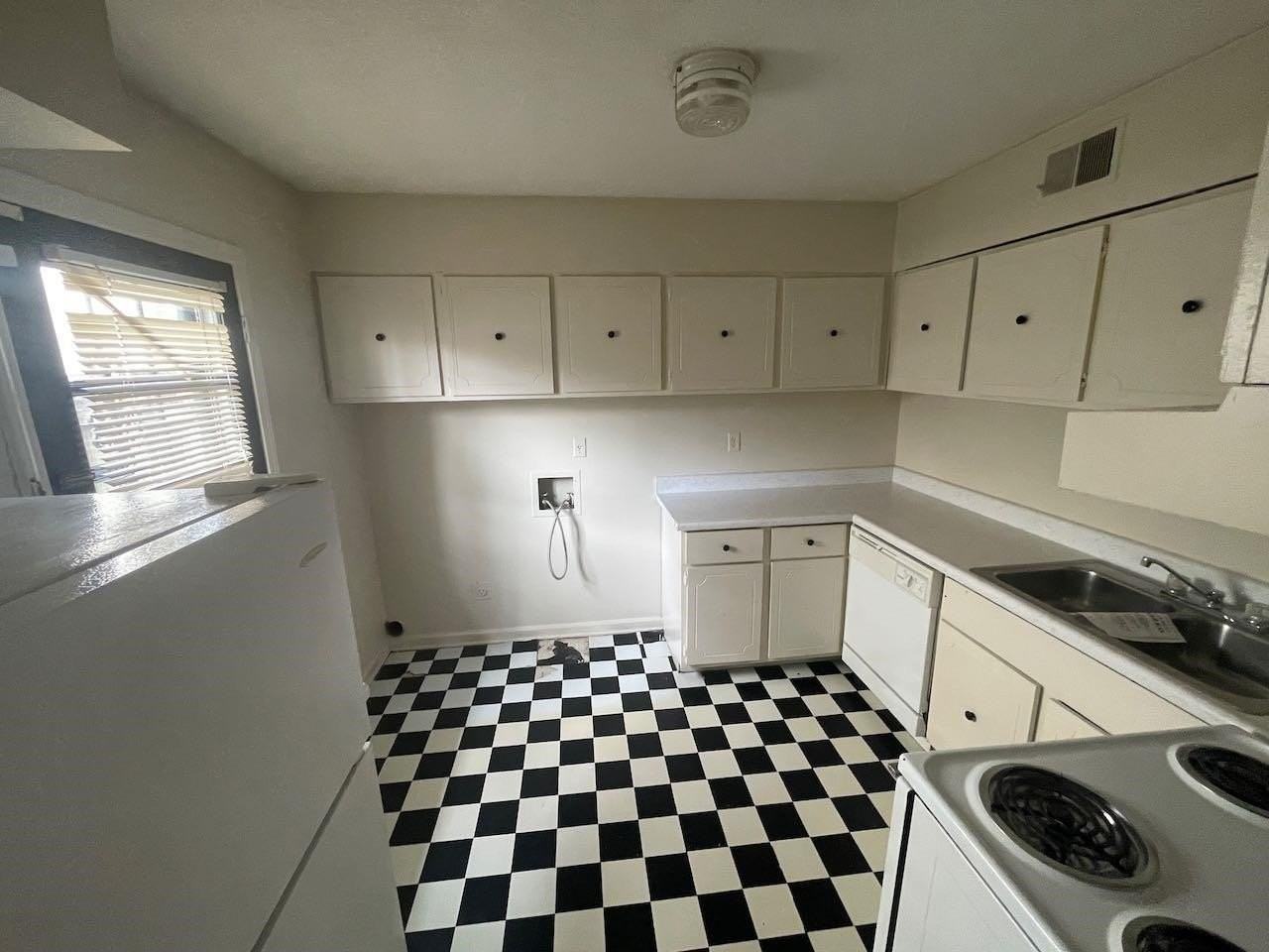 495 Dickinson St - Photo 6 of 14