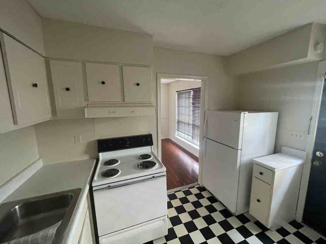 495 Dickinson St - Photo 7 of 14