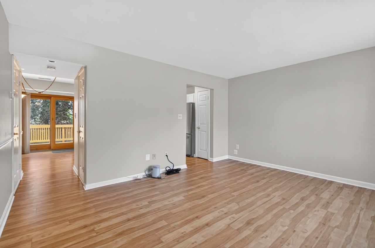 8 Suncroft Ct #1 - Photo 2 of 23