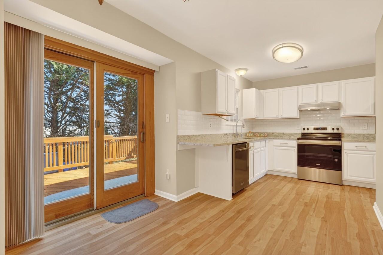 8 Suncroft Ct #1 - Photo 5 of 23