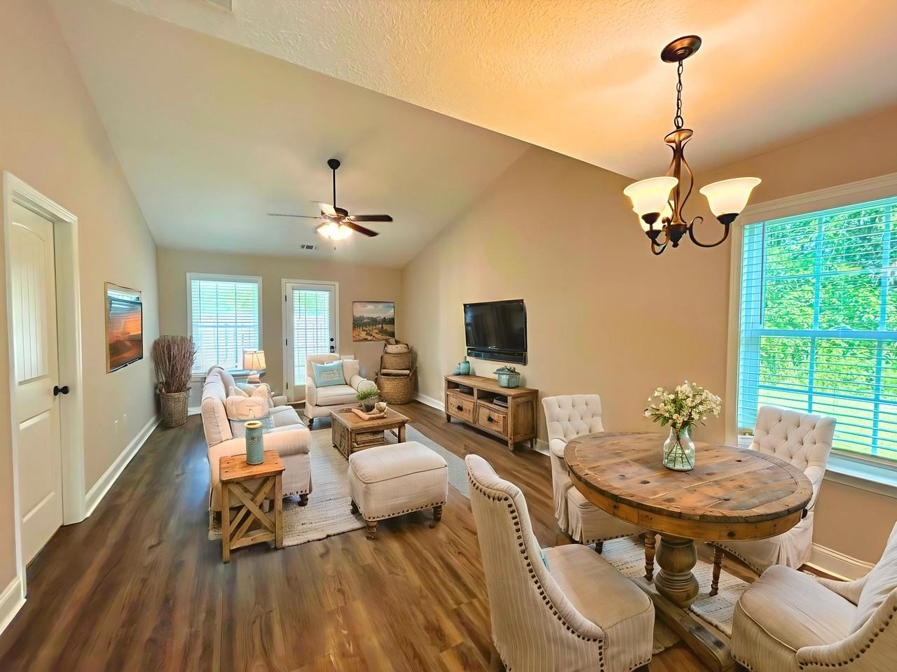 533 Deerchase Ct #1 - Photo 2 of 21