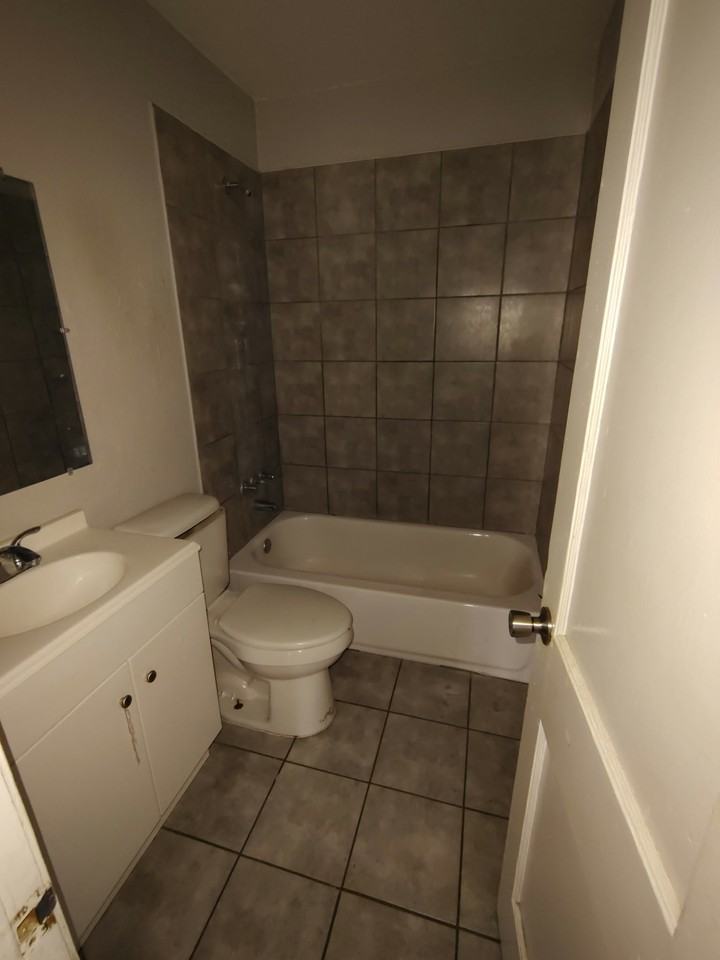 412 N A St #1 - Photo 3 of 8