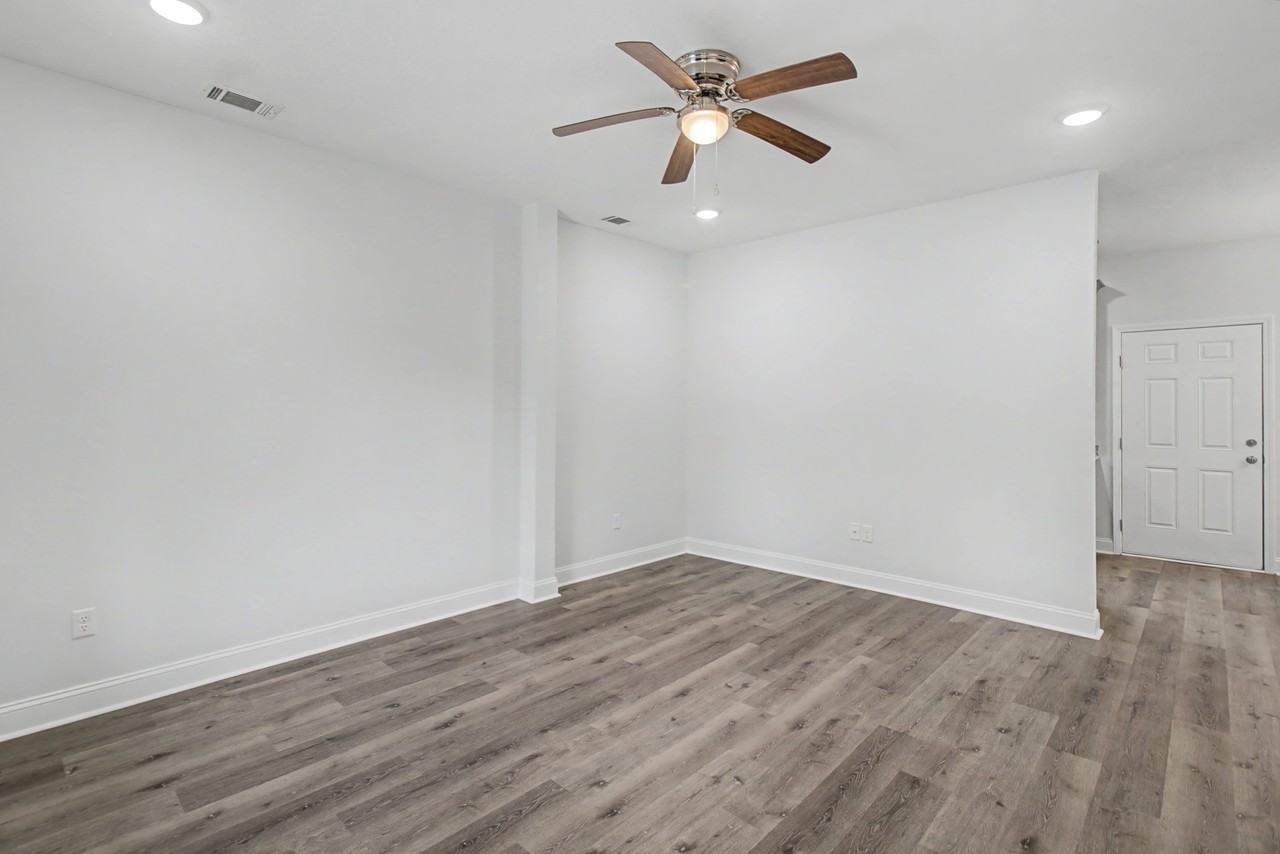 205 Bagley Ave #B - Photo 2 of 25