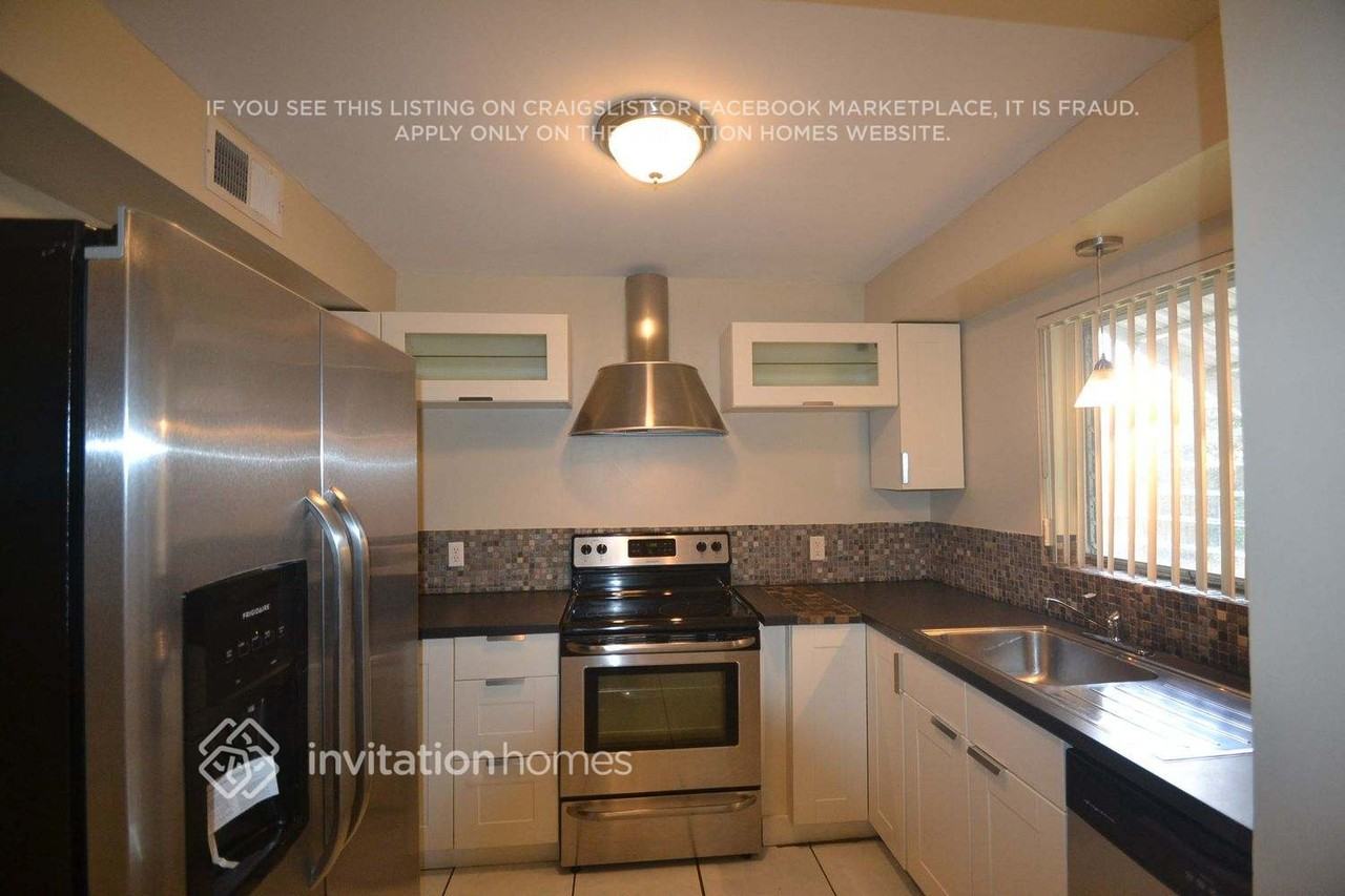 6816 Sw 12th St - Photo 4 of 12