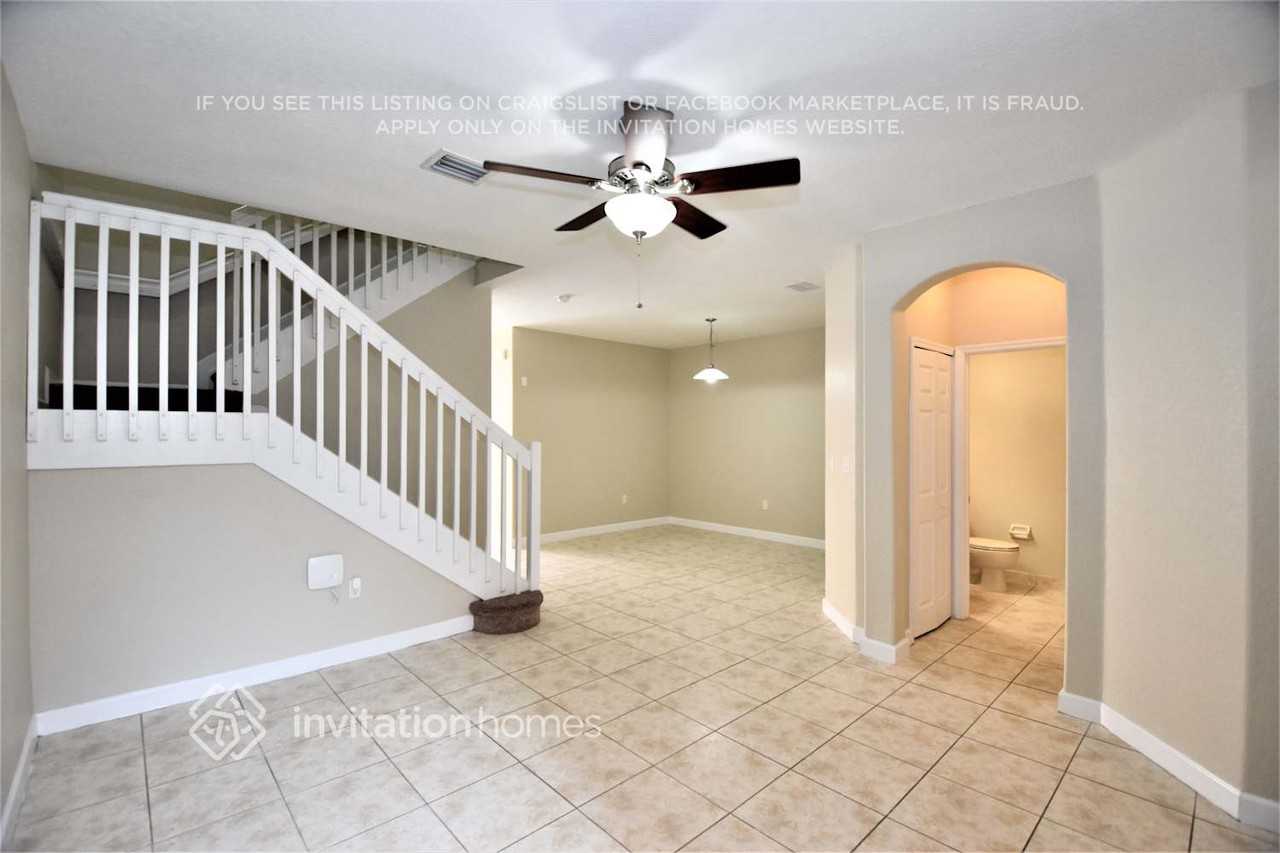 8624 Nw 112th Pl - Photo 5 of 31