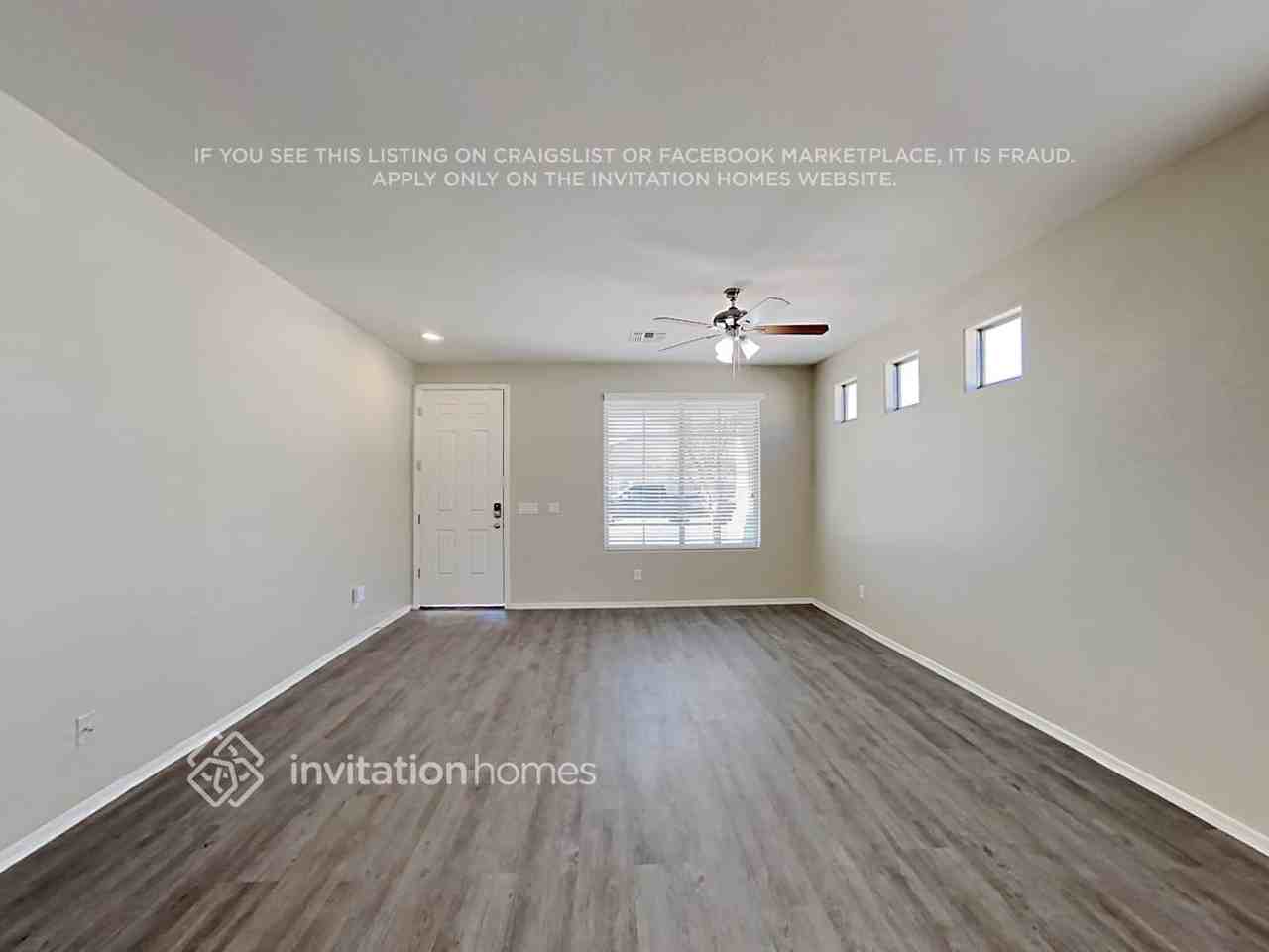 2813 S 101st Ave - Photo 3 of 20
