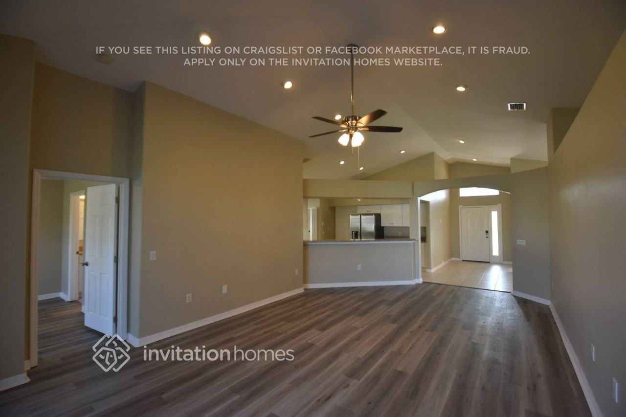 2726 Bradfordt Dr - Photo 3 of 20