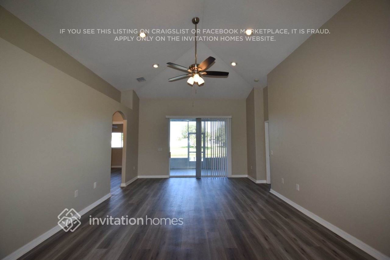 2726 Bradfordt Dr - Photo 4 of 20