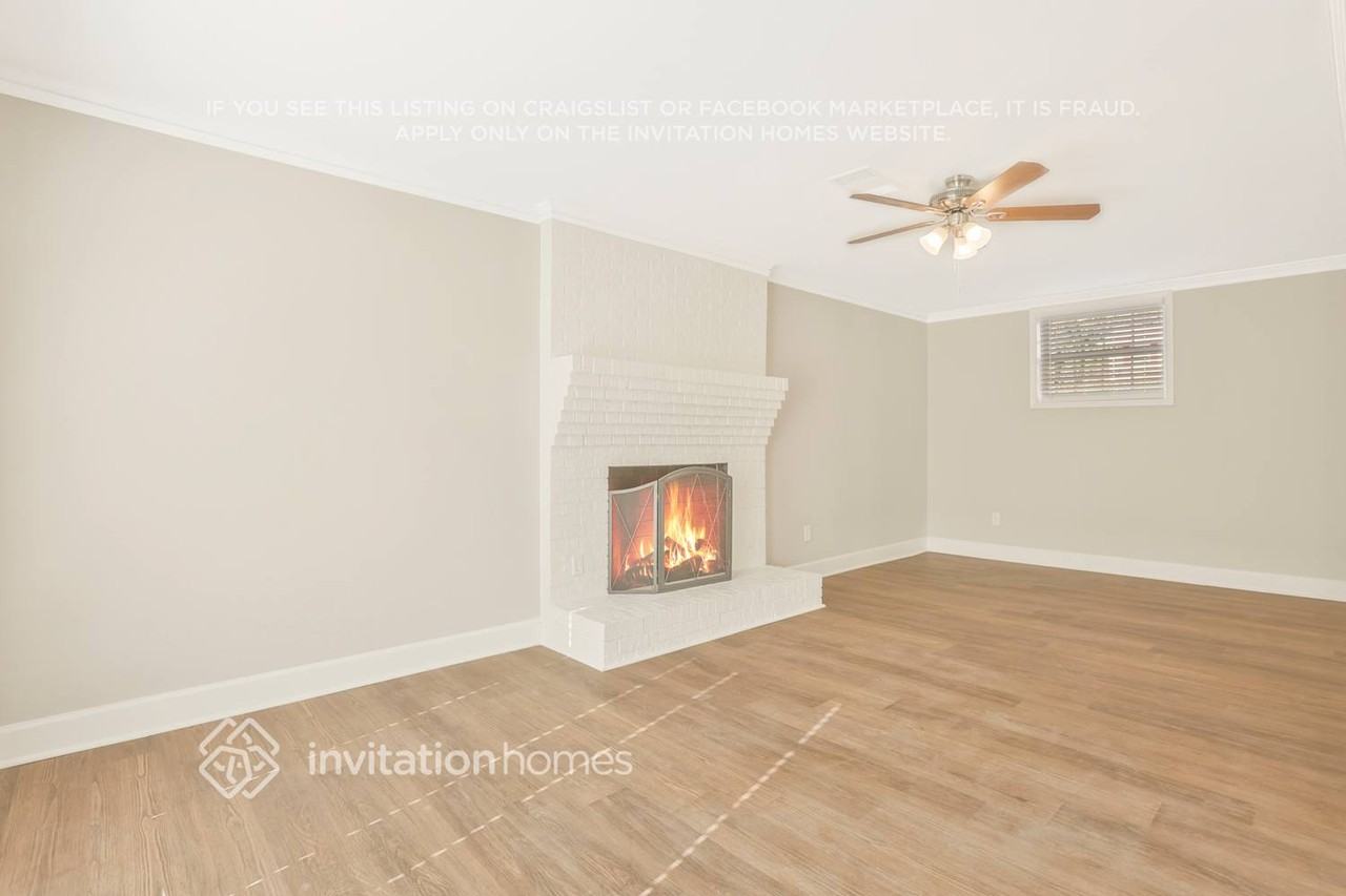 1795 Fayetteville Ct Se - Photo 3 of 12