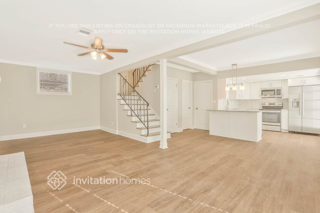 1795 Fayetteville Ct Se - Photo 4 of 12