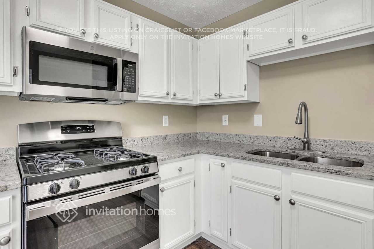 4927 Windsor Downs Ln - Photo 6 of 22