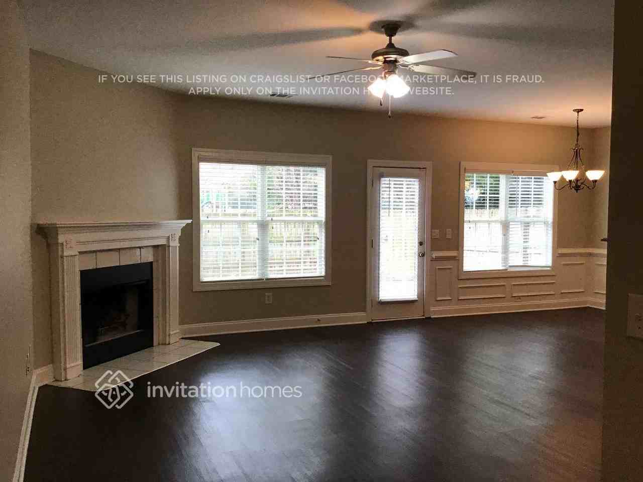 2076 Barberry Dr - Photo 3 of 15