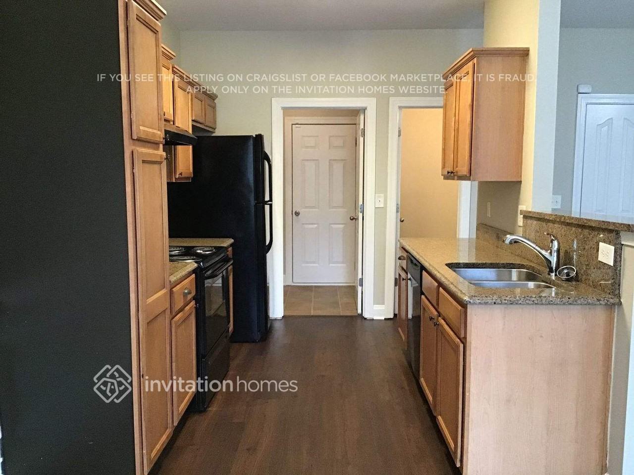 2076 Barberry Dr - Photo 7 of 15