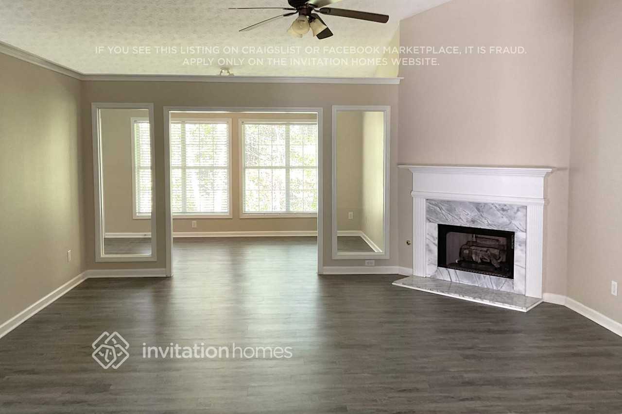 1149 Autumn Glen Way - Photo 2 of 11