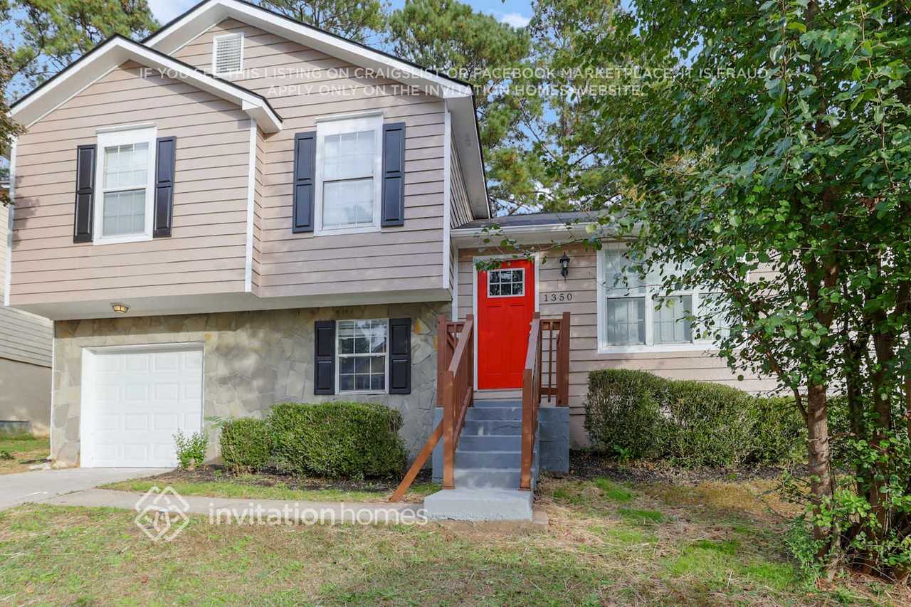 1350 Stoneleigh Way - Photo 3 of 28