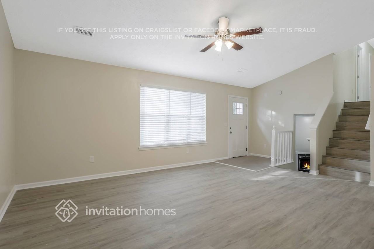 1350 Stoneleigh Way - Photo 4 of 28