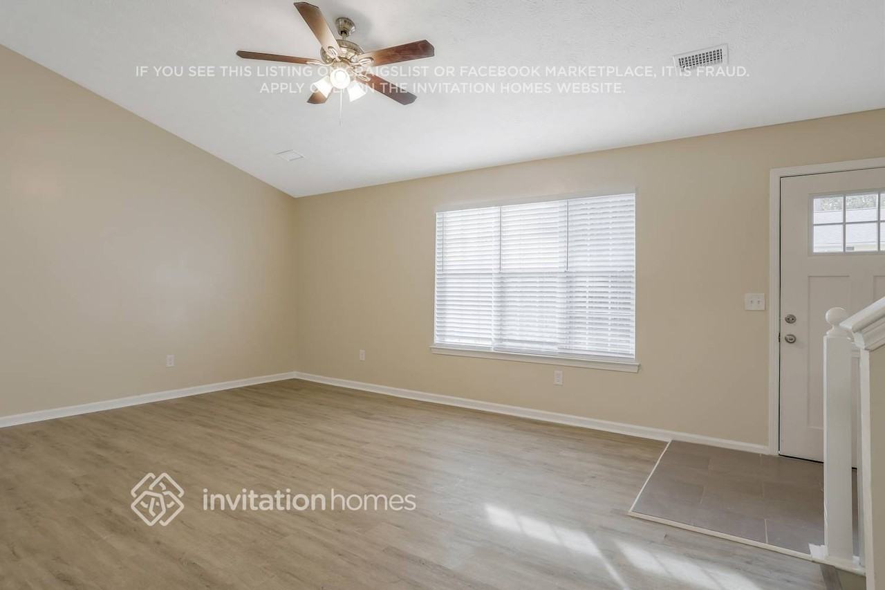 1350 Stoneleigh Way - Photo 5 of 28