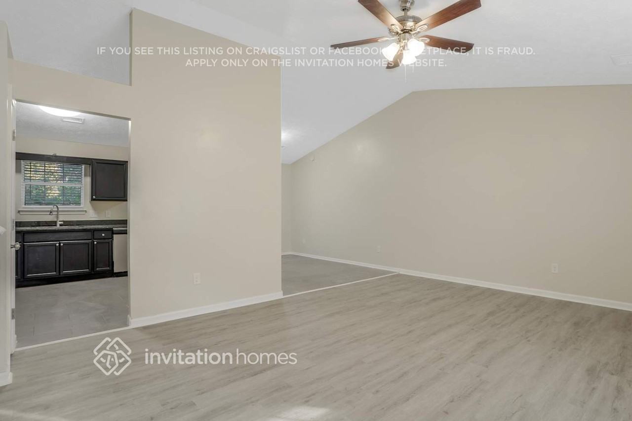 1350 Stoneleigh Way - Photo 7 of 28