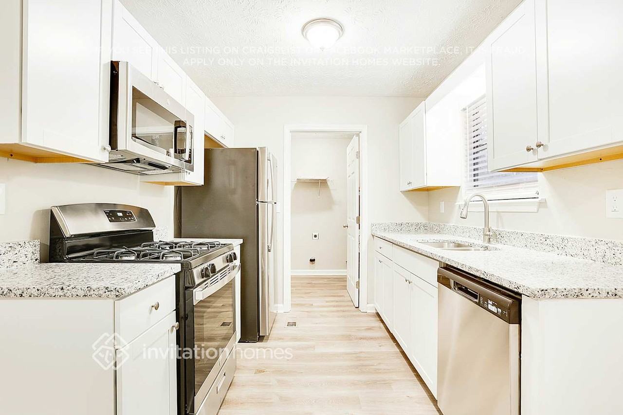 3890 Daylily Way - Photo 3 of 11