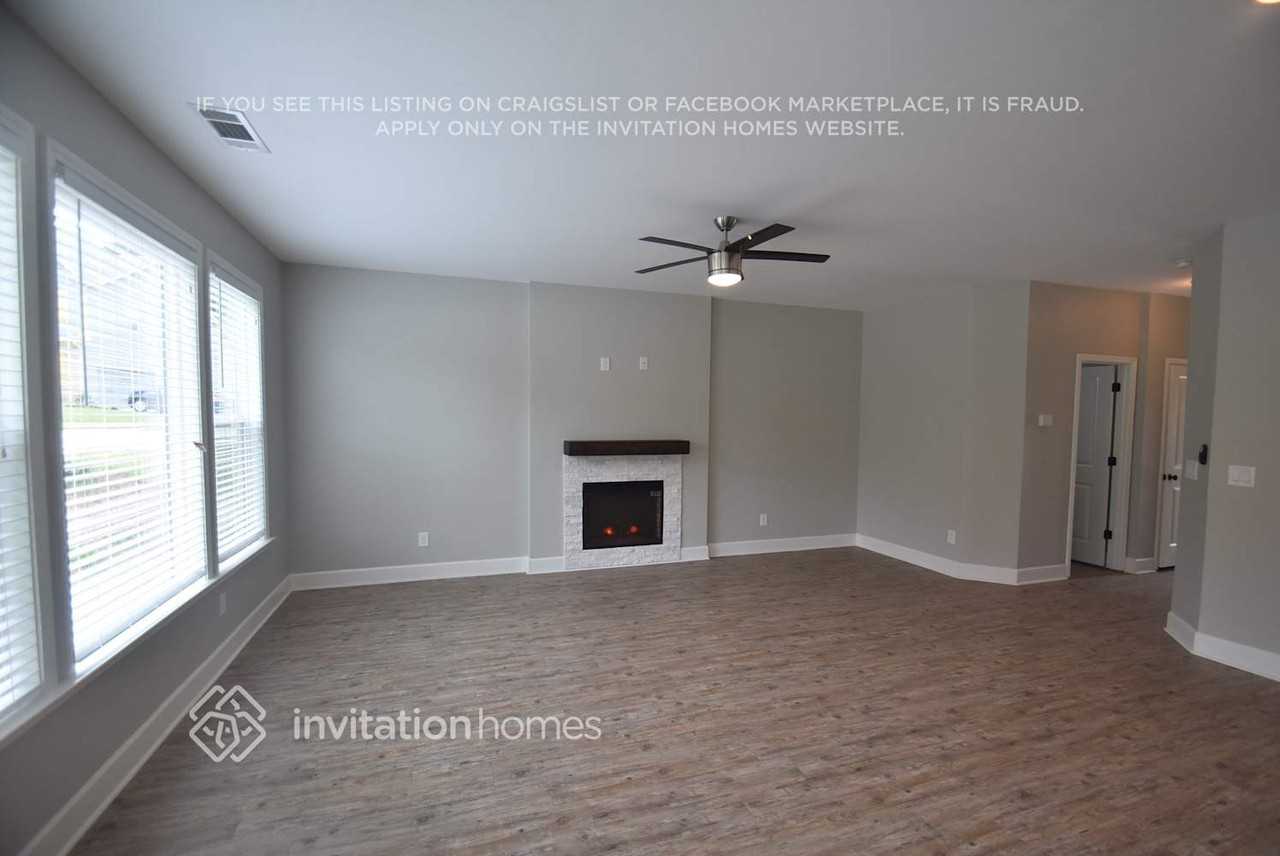 442 Best Friends Turn Aly - Photo 2 of 7