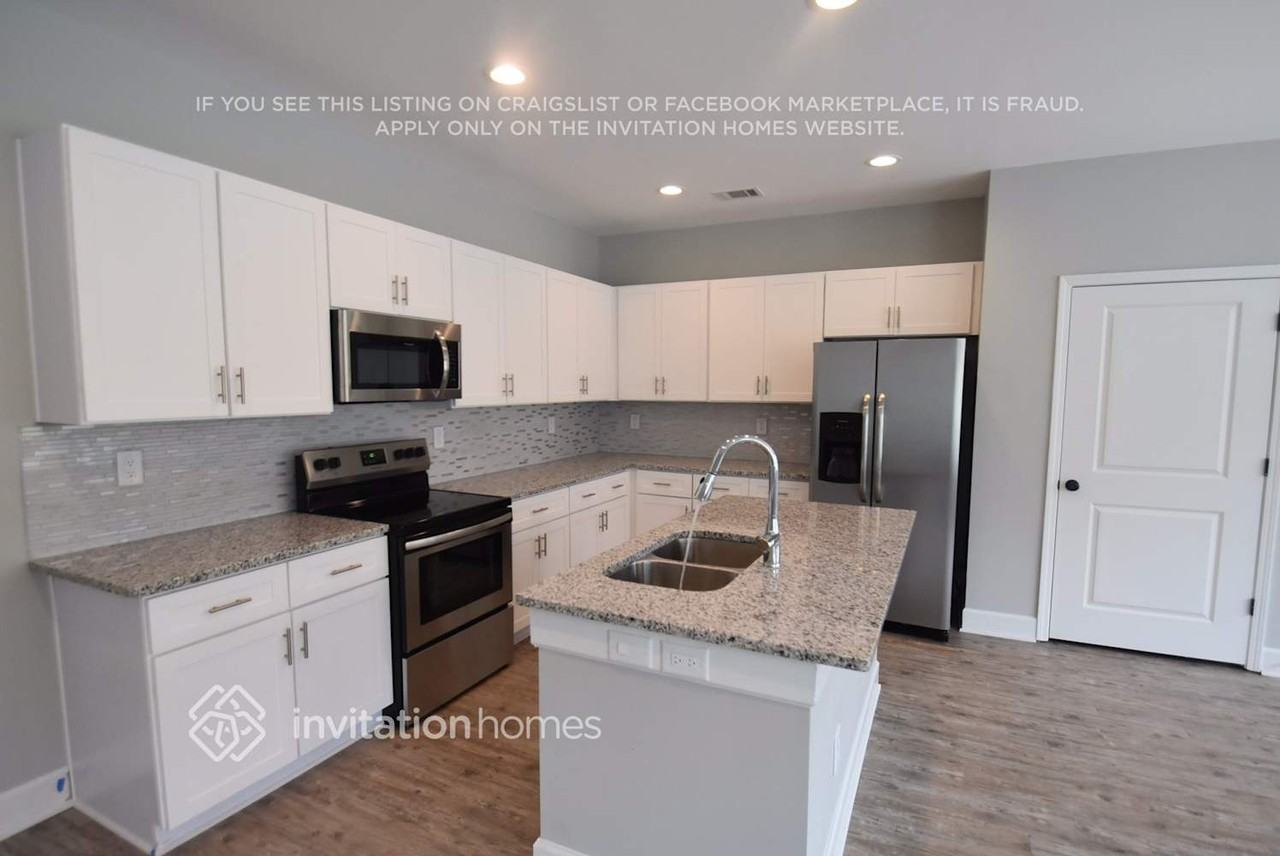 442 Best Friends Turn Aly - Photo 3 of 7