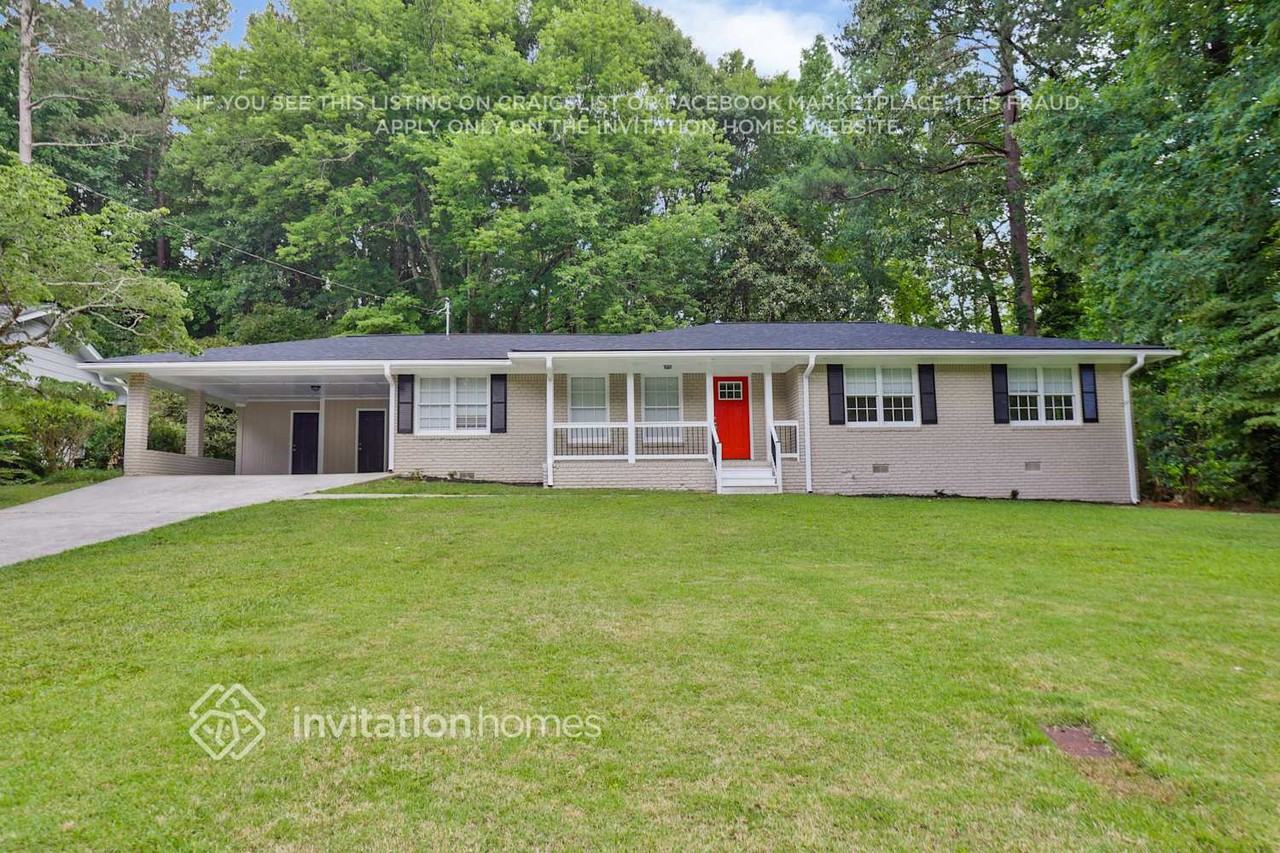 1060 Canterbury Dr Se - Photo 2 of 26