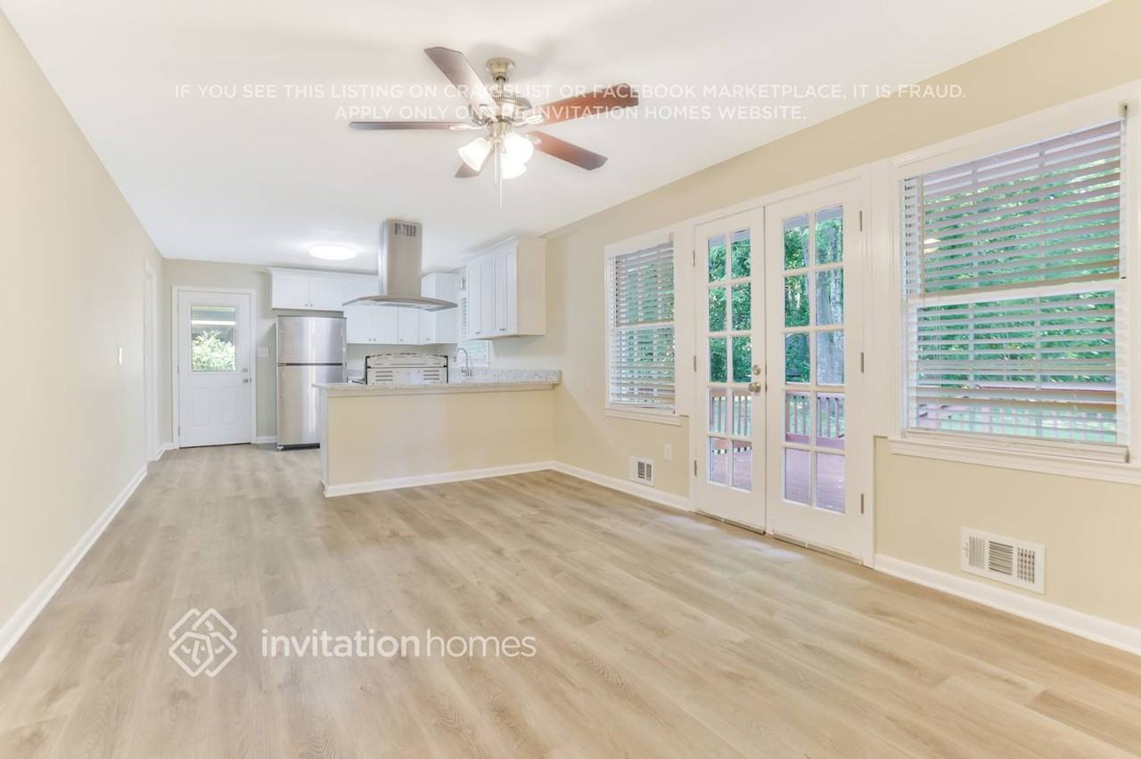 1060 Canterbury Dr Se - Photo 6 of 26