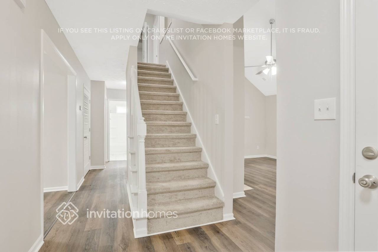 1052 Autumn Crest Dr - Photo 3 of 24