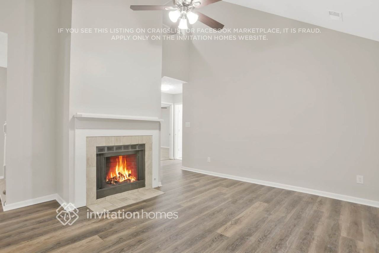 1052 Autumn Crest Dr - Photo 5 of 24