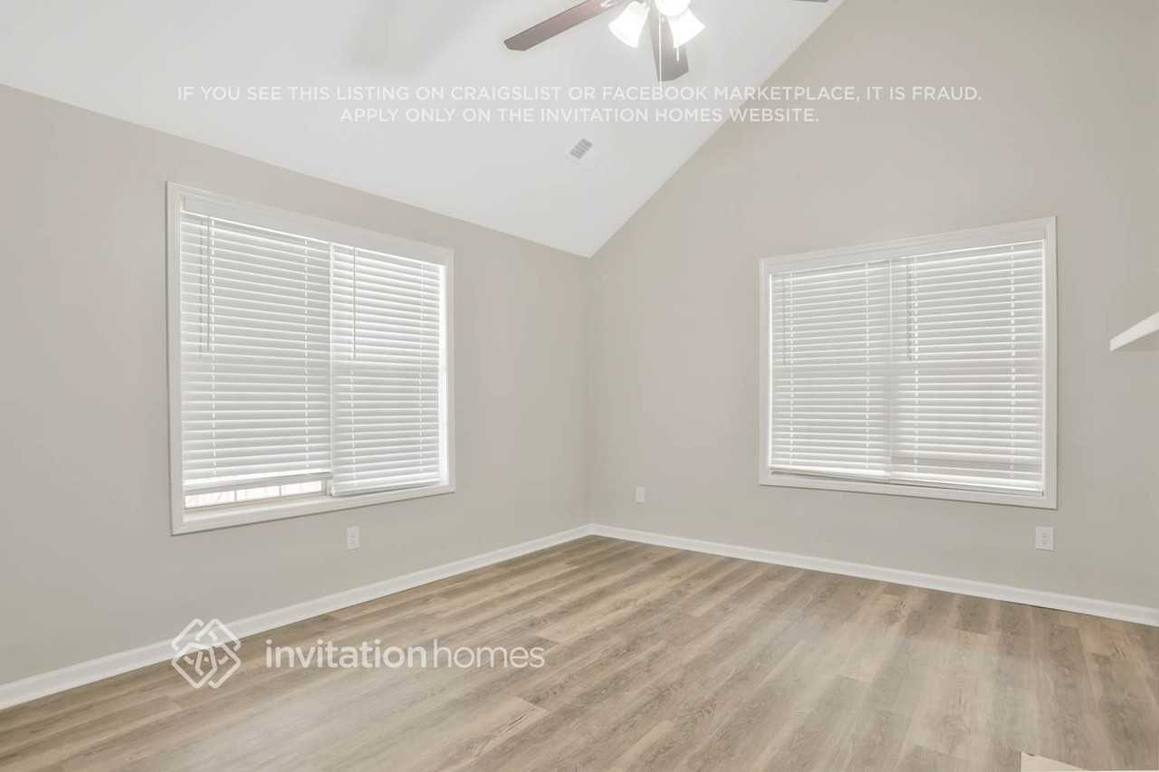 1052 Autumn Crest Dr - Photo 7 of 24