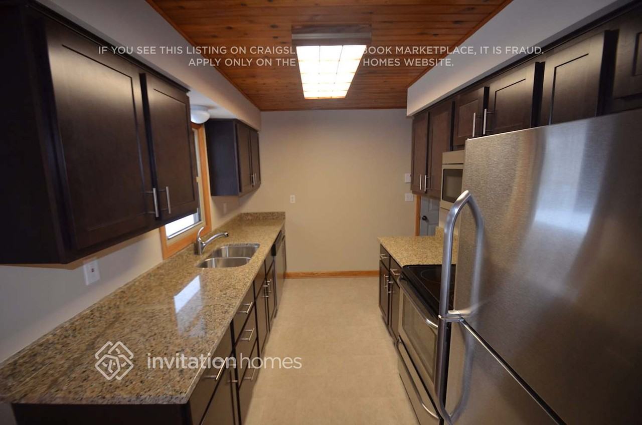 707 Keniston St N - Photo 4 of 10