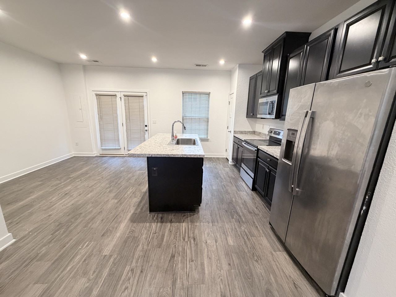 221 Brittlebrush Dr #1 - Photo 4 of 17