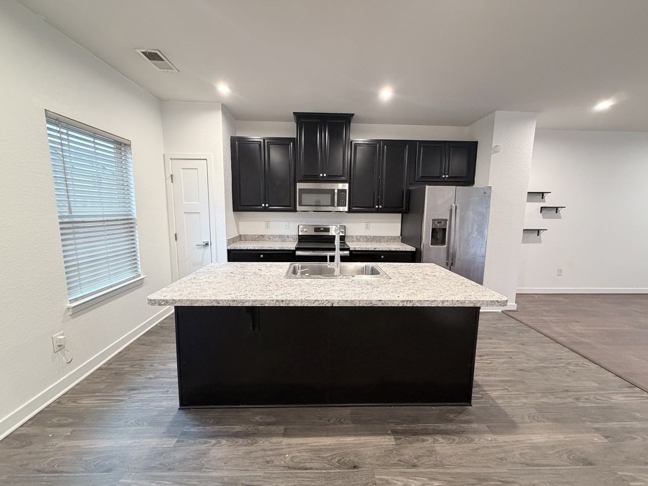 221 Brittlebrush Dr #1 - Photo 5 of 17