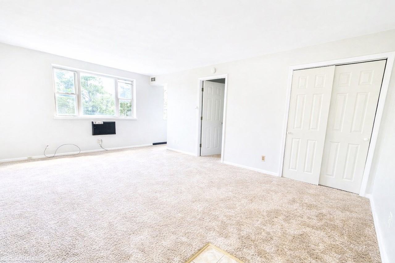 464D Mcknight Cir #D464 - Photo 2 of 9