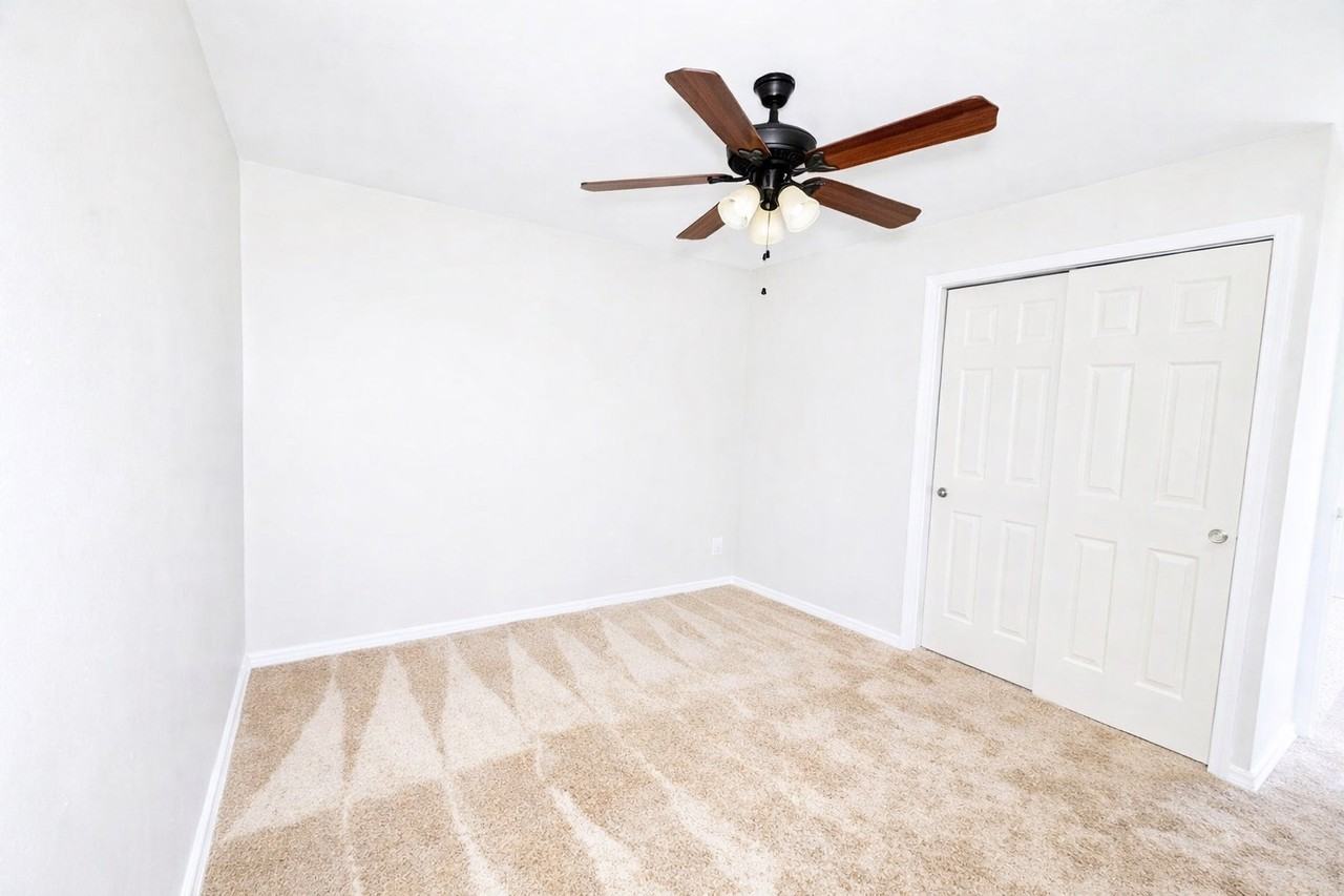 464D Mcknight Cir #D464 - Photo 3 of 9