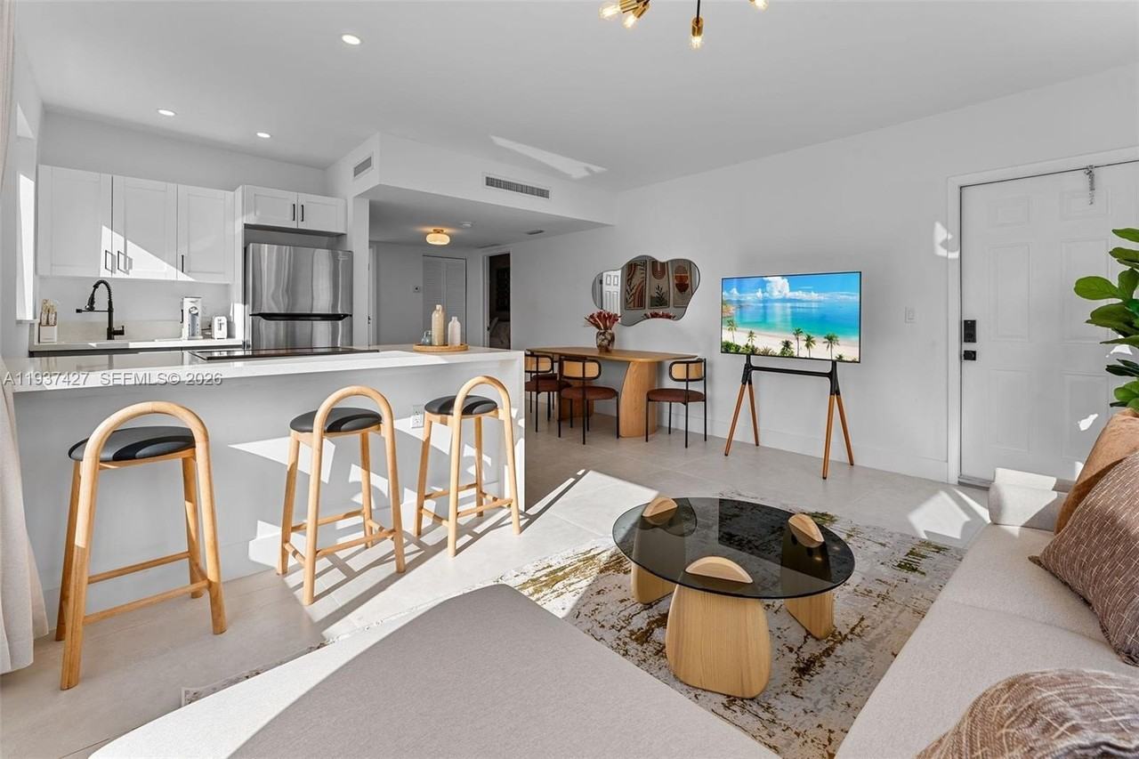 1144 Sw 4th St #8 - Photo 3 of 14