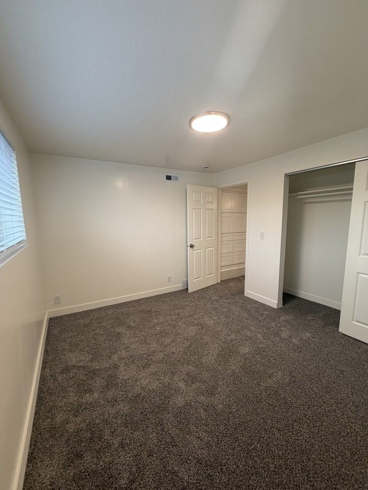 256 E Helm Ave - Photo 6 of 8