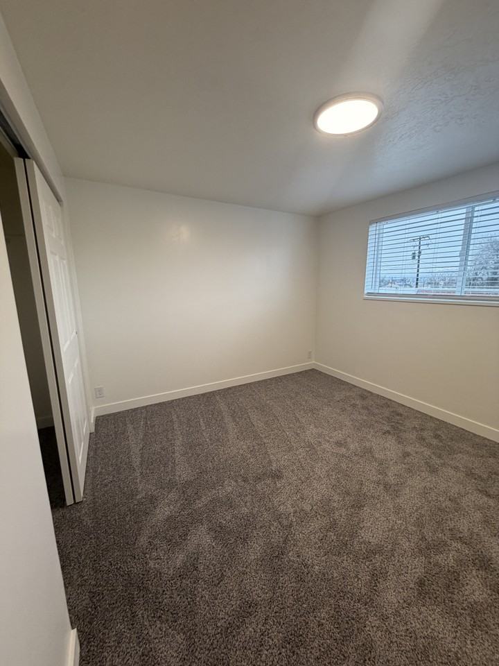 256 E Helm Ave - Photo 7 of 8