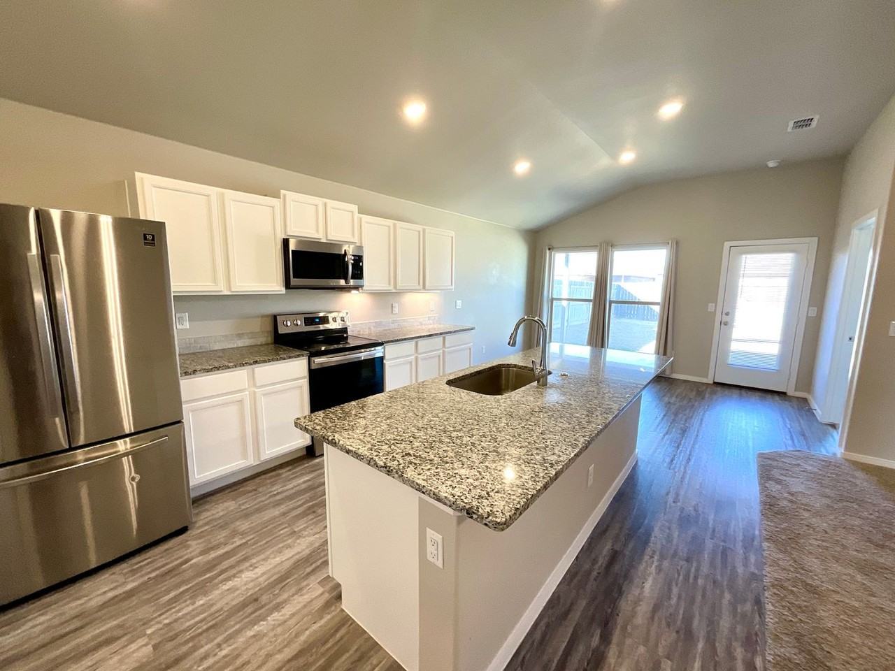 7526 31st Pl - Photo 3 of 10