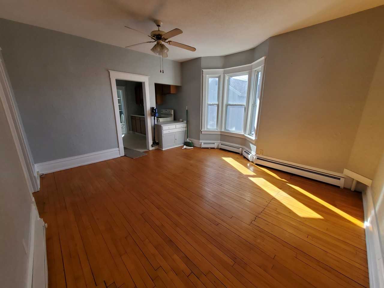 112 W Marshall St - Photo 6 of 12