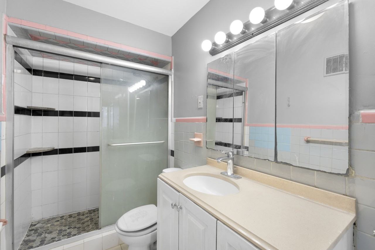 6113 Washington St #3 - Photo 2 of 7